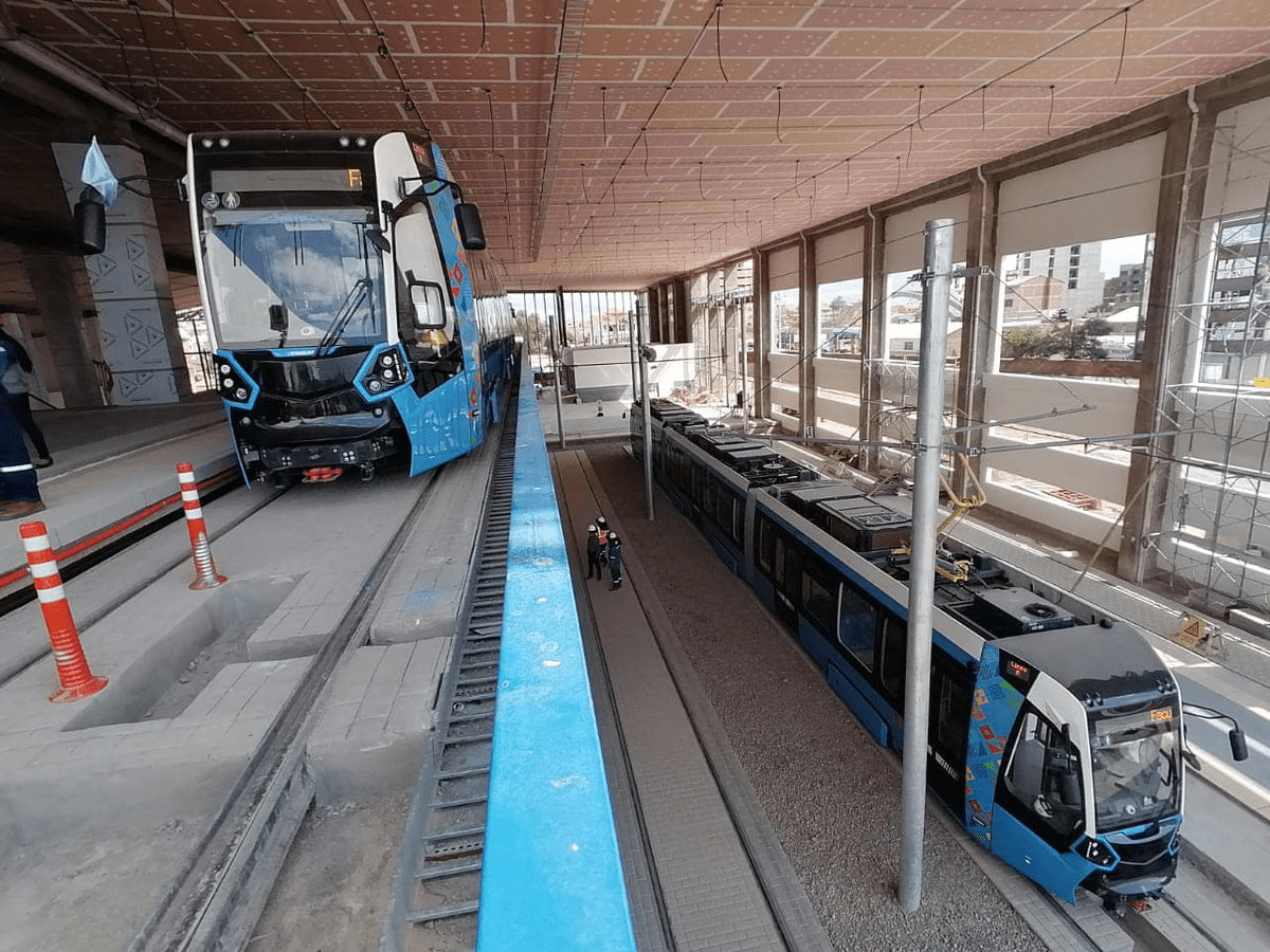 Cochabamba Tren Metropolitano arribarán 5 vagones para la línea